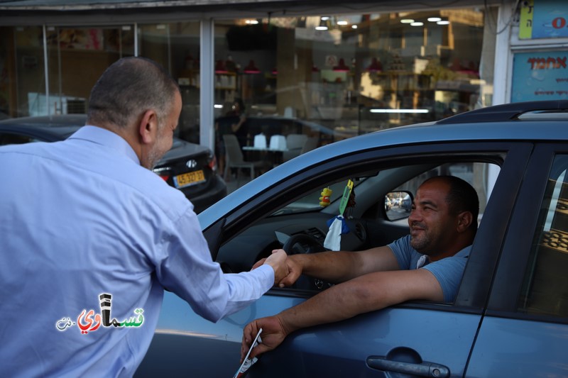 فيديو: وسط إقبال كبير .. الاستاذ وليد طه والاستاذ عادل عامر وكوادرهم داخل القائمة المشتركة يوزعون نشرتها الأولى ودعوة لمهرجان السبت